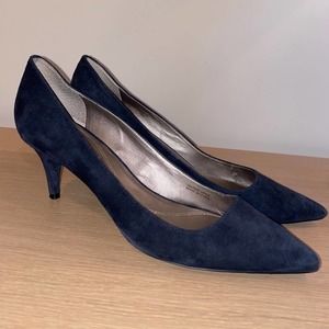 Tahari Navy Suede Pointed Toe Pumps Size 10